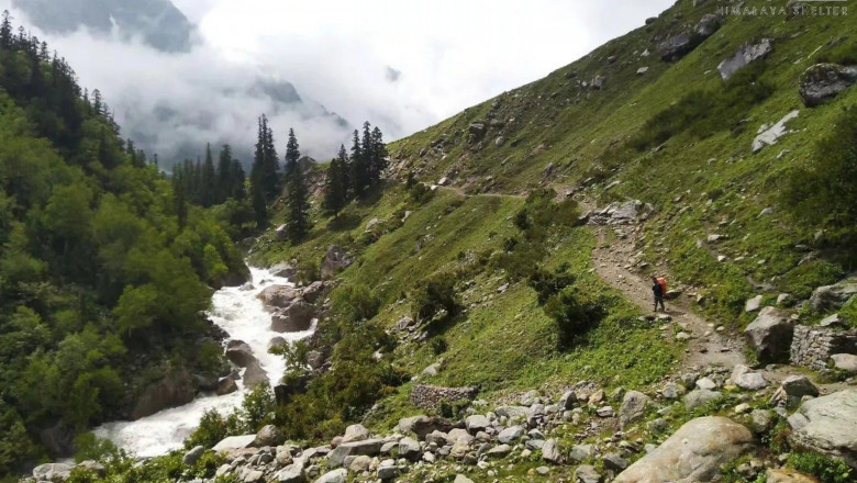 Exploring the High-Altitude Crossovers: Pin Bhaba Pass Trek vs. Rupin Pass Trek