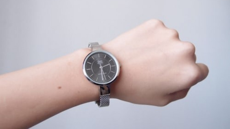 Analyzing Seasonal Fluctuations in Montblanc Watches Price