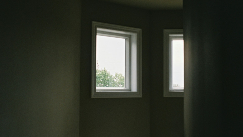 Manual vs. Motorized: Best Opening Options for Awning Window Philippines