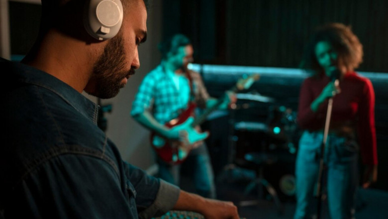 Mastering UK Musician Media Relations: Tips to Amplify Your Reach