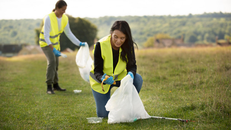 How Can Grab Hire in Weybridge Simplify Waste Removal?
