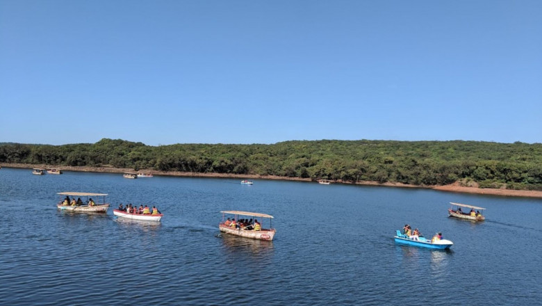 Enjoy Scenic Views and Peaceful Rides at Venna Lake
