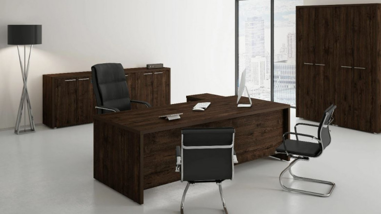 Modern Trends in Office Executive Table Design for Today’s Workspaces