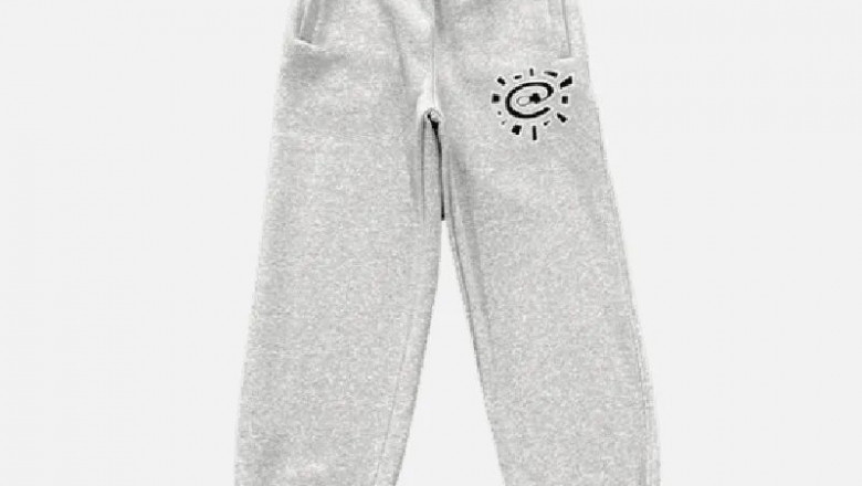 Best Features of Adwysd Joggers and Travis Scott Shirt