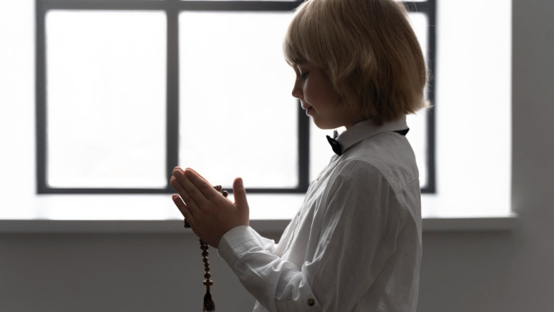 10+ Scriptures About Praying in Tongues
