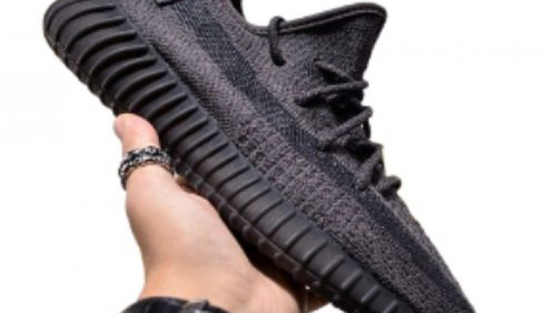 Ways to Spot Fake Yeezy 350 Stratoknit Pulse