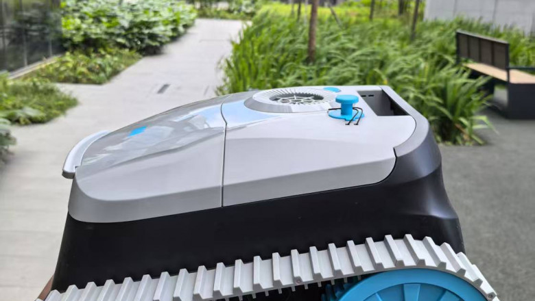 Why a Robotic Pool Cleaner Is a Must-Have This Summer