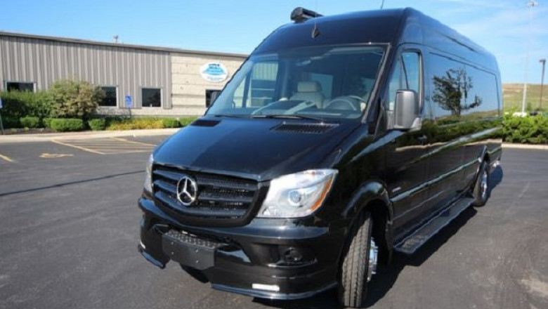 Experience Luxury and Comfort with Premium Airport Limo Service NYC – Famous Drive