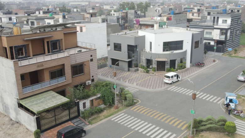 Investing in a 2 Marla Commercial Plot for Sale in Lahore: Top Locations, Prices, and ROI Potential in 2025