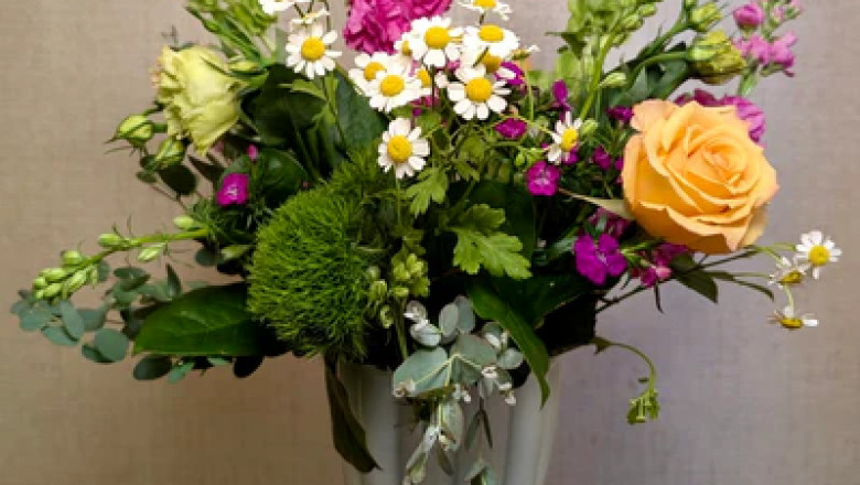 The Timeless Appeal of Flower Arrangements in Modern Living